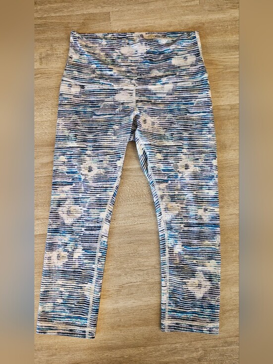 lululemon athletica Pants - Lululemon Patterned Capris Leggings - Blue & White